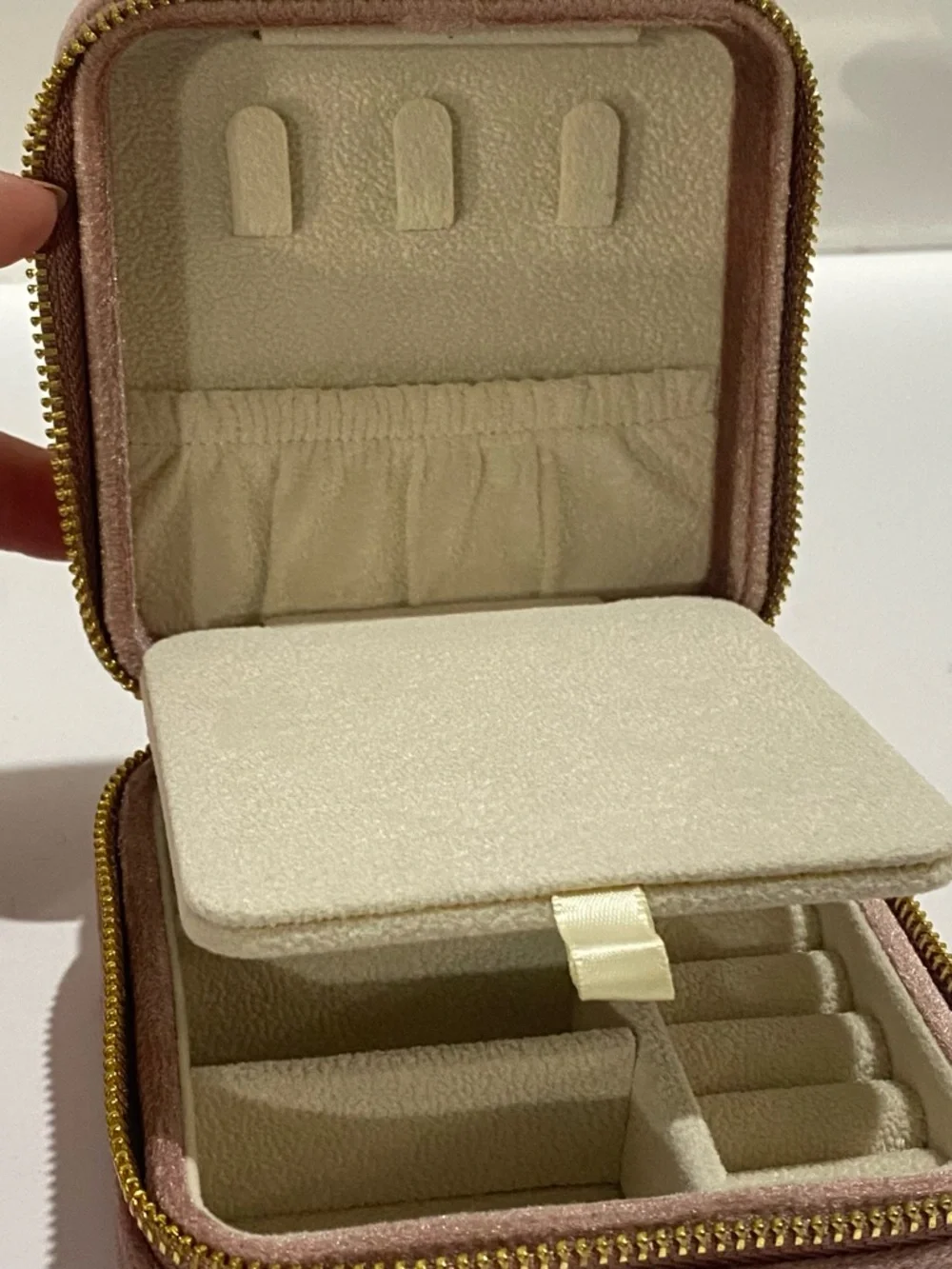 Benevolence LA Pink Velvet Travel Jewelry Case Organizer Box Mirror Zip Case